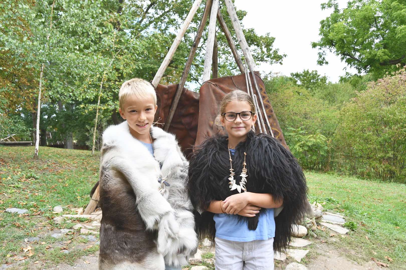 MAMUZ Schloss Asparn - children in park