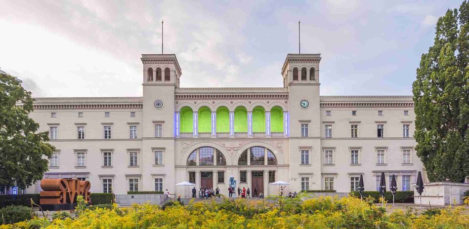 Hamburger Bahnhof Building outside