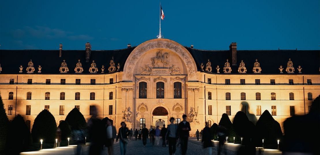 Musee Armee outside