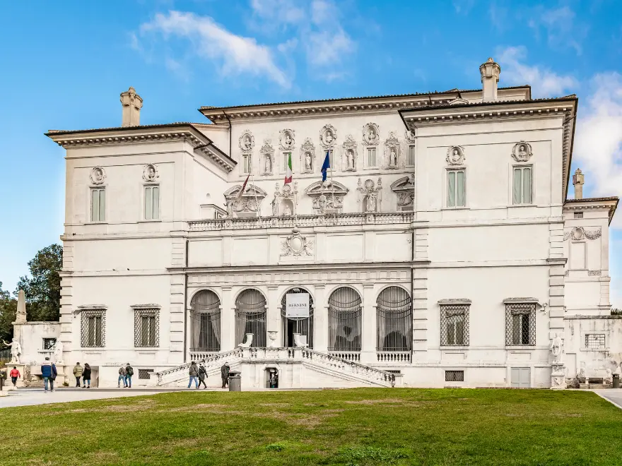 Gallerie Borghese outside
