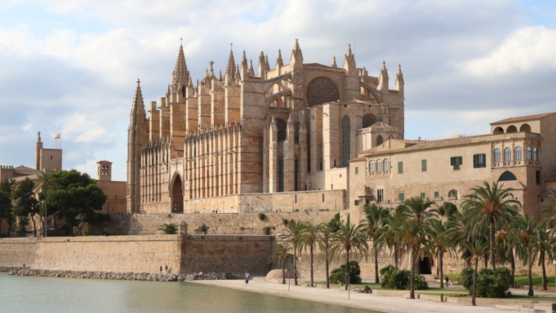 Catedral de Mallorca outside